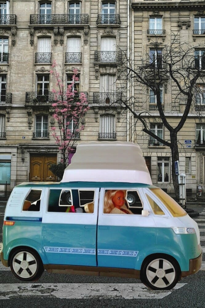 Twins going home in Masque van